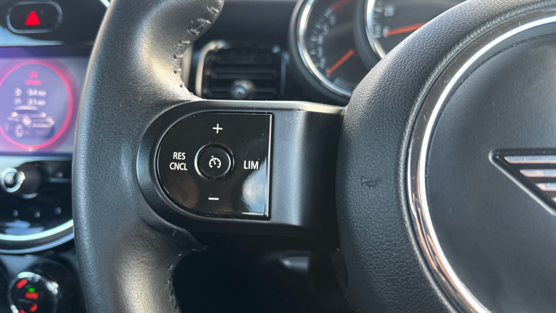 MINI Hatchback 1.5 Cooper Classic 3dr Petrol Hatchback